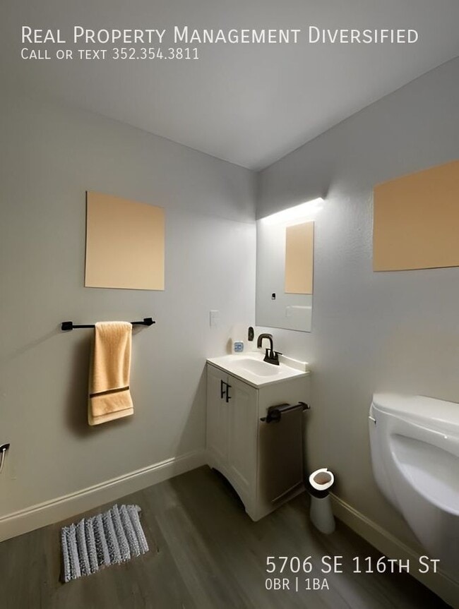 Building Photo - 5706 SE 116th St