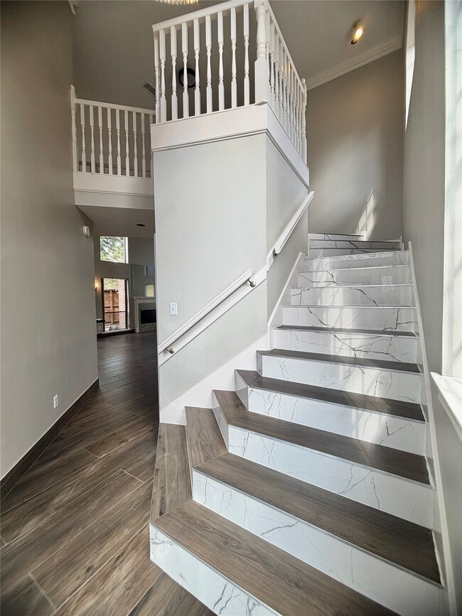 Building Photo - 8006 Oakwood Bend Dr