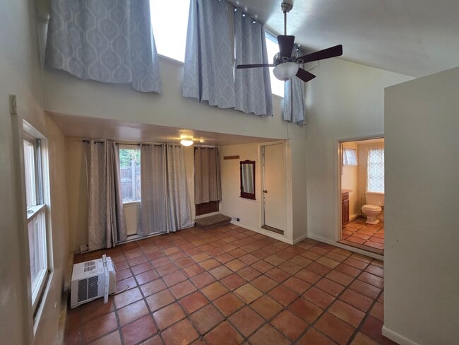 Building Photo - 1440 Hall Ave