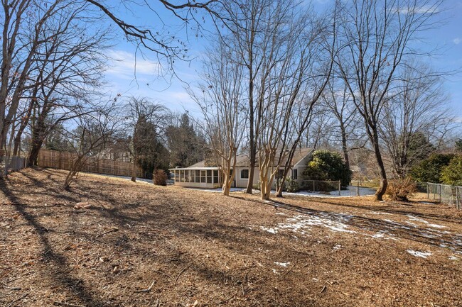 Building Photo - One-Level Home Near Beaver Lake!