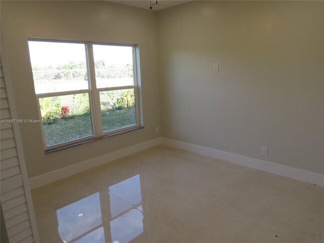 Building Photo - 1671 SW 44th Terrace