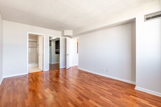 Building Photo - 2800 N Orchard St