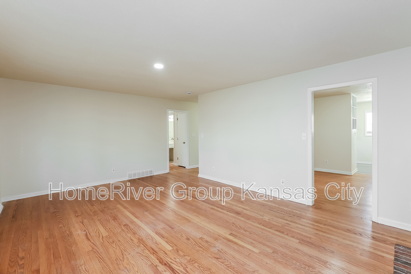 Building Photo - 1527 N 64th Dr