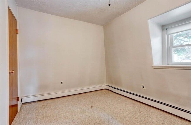 Building Photo - 122 Lowell St