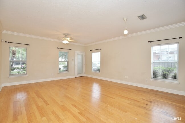 Building Photo - 2128 Lucerne Ter