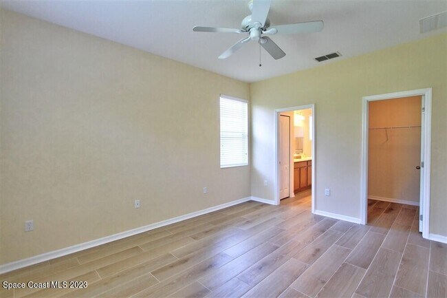 Building Photo - 5834 Trieda Dr