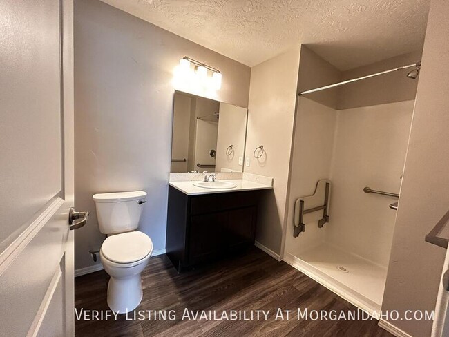 Building Photo - $500 off first month! 925 sqft 1-bed. Grou...