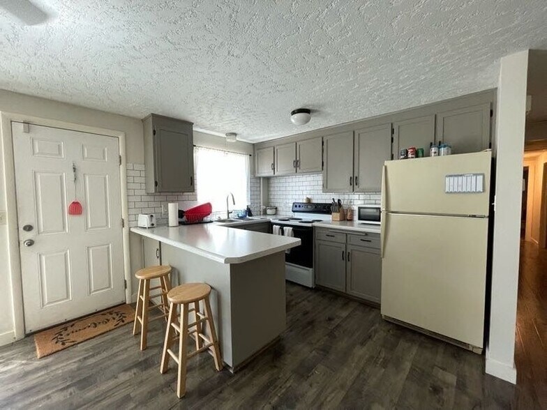 Building Photo - 4035 Brinker Ave