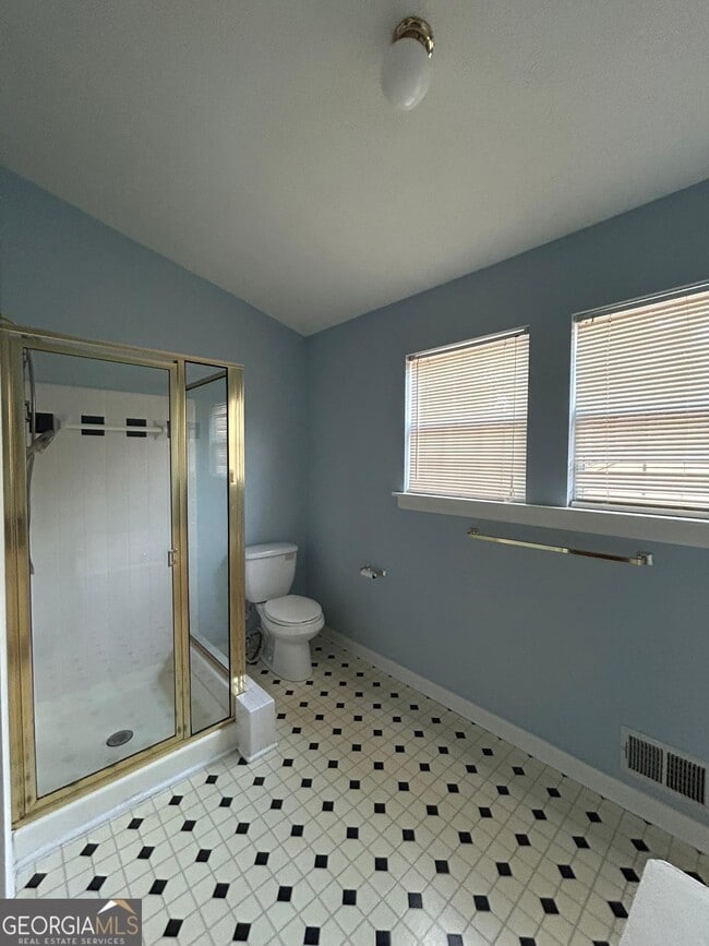 Building Photo - 5335 Lakebrooke Run