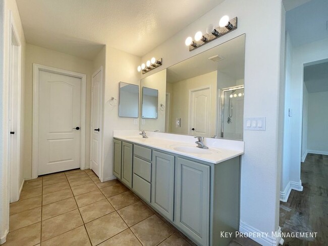 Building Photo - 2913 Big Mountain Ave