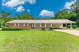 Building Photo - Charming brick home ready for move in!
