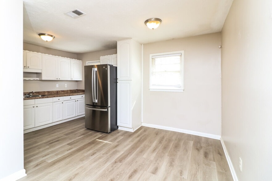 Building Photo - 3564 Briar Dr