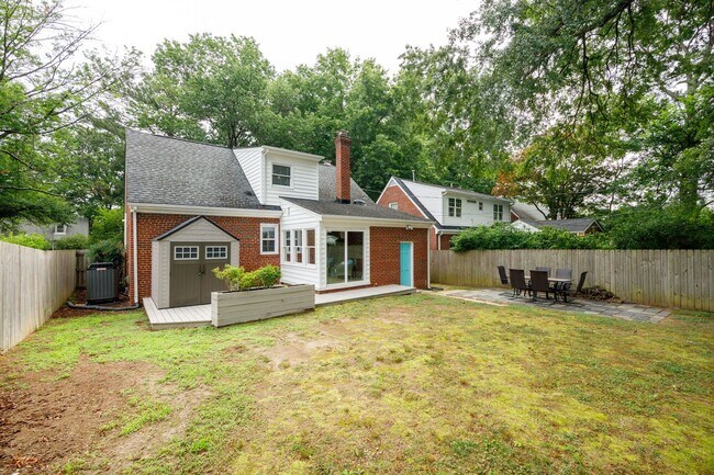 Building Photo - Beautiful 4 Bedroom Home off Of Cutshaw Ave! ***Available Early August 2026***