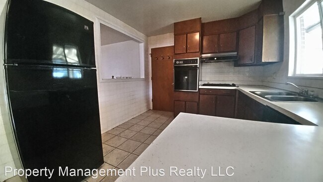 Building Photo - 4 br, 1.5 bath House - 1011 Yeager Dr