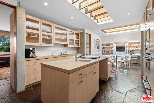 Building Photo - 4305 Clear Valley Dr