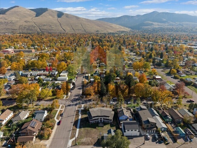 Building Photo - 705 Cleveland St