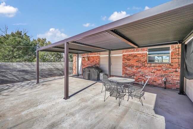 Building Photo - 715 Shell Ave