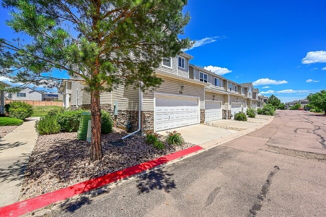 Building Photo - $1,850.00 - 2 Bedrooms, 2.5 Bathrooms Town...