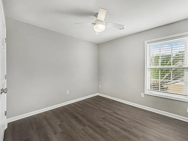 Building Photo - 3416 Wellesley Ct