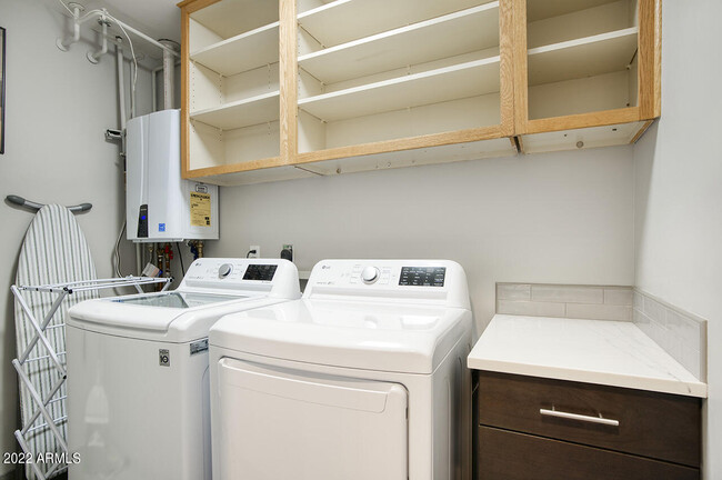Building Photo - 4233 E Mulberry Dr