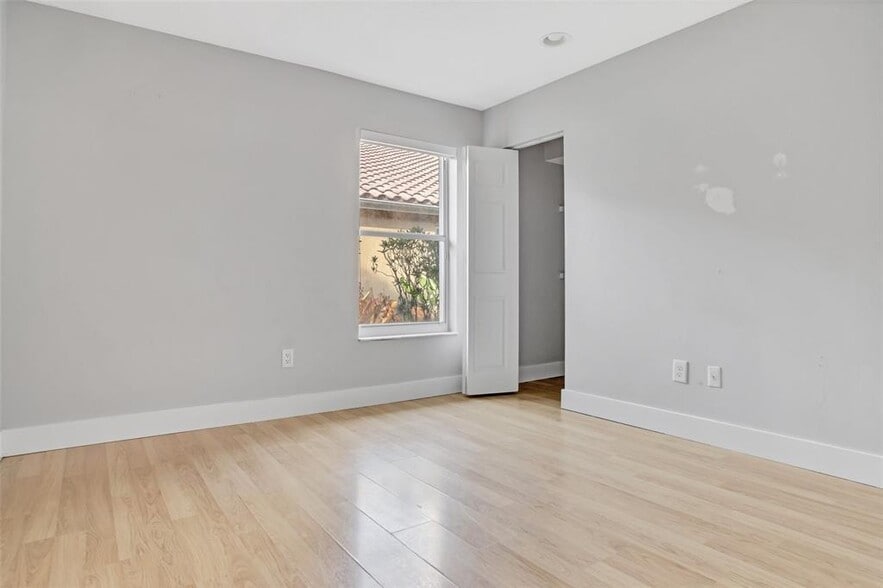 Building Photo - 1553 SW 189th Ave