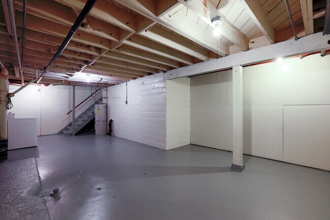 Building Photo - Chic Updated Mid-Century Townhouse in Cedar Hills!