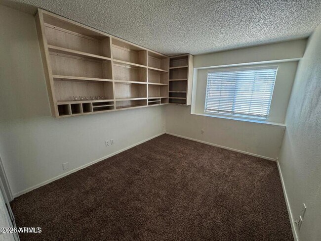 Building Photo - 4053 E Woodland Dr