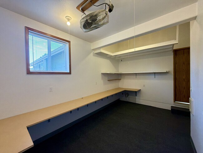 Building Photo - 230 Kimeron St SE