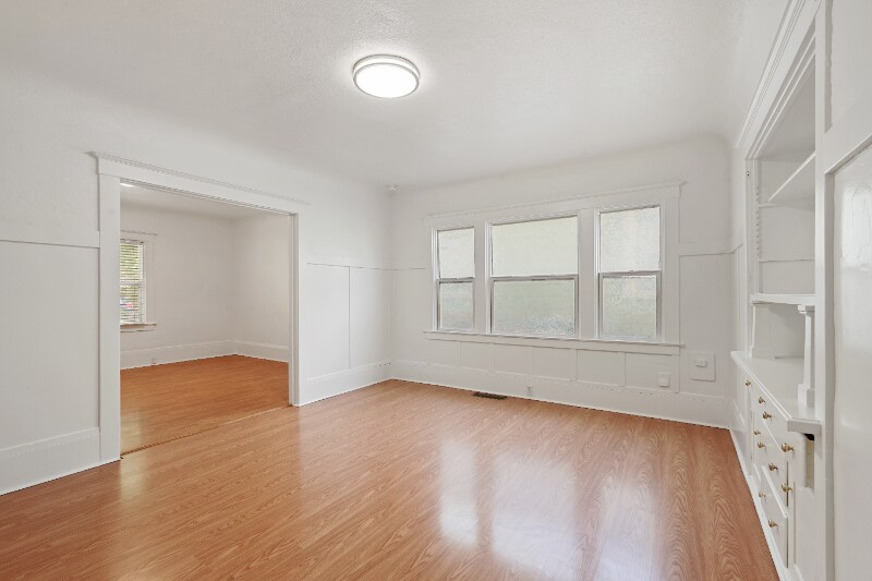 Building Photo - 2025 12th St