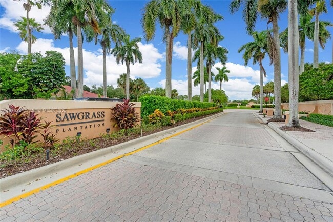 Building Photo - 251 Crandon Blvd