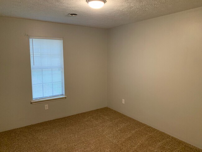 Building Photo - 71 Rushwood Dr