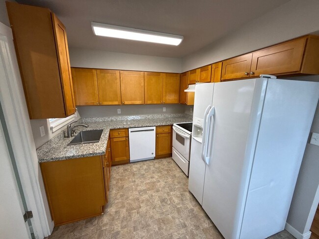 Building Photo - 2236 Hoyt St SE