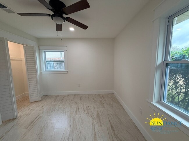 Building Photo - Beautifully Renovated 4BR Home with Private Pool in Fort Walton Beach!