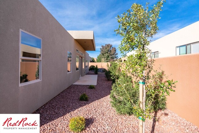 Building Photo - 4 Bedroom Home In The Dunes At Sand Hollow...