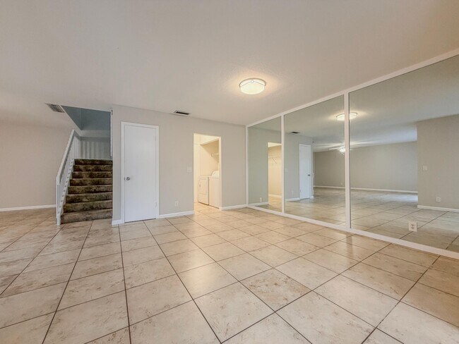 Building Photo - 1913 N Congress Ave