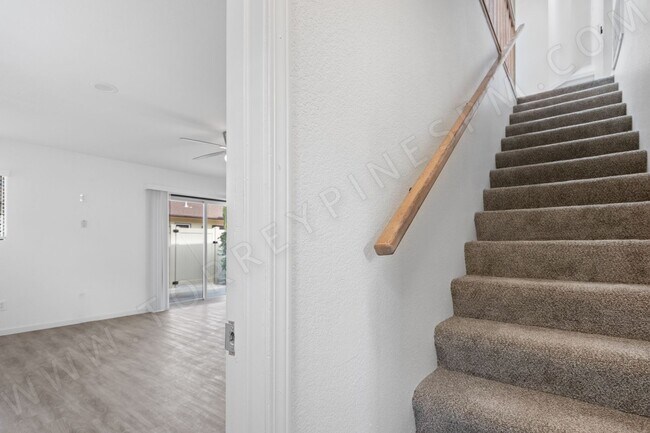 Building Photo - STUNNING 3BR Townhome with Garage, 1 BLOCK...