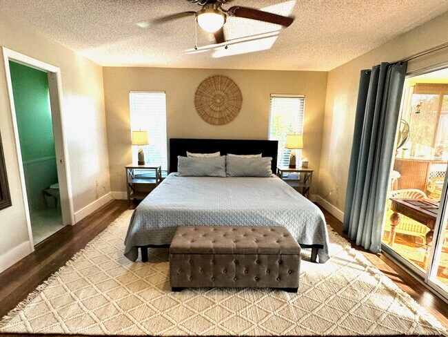 Building Photo - 2227 Pineland Dr