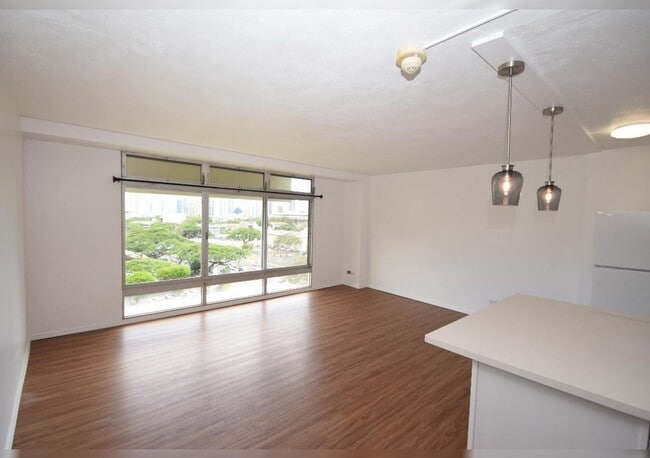 Building Photo - Queen Emma Gardens – 1-Bedroom Apartment f...