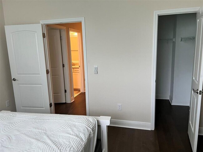 Building Photo - 115 N Arrawana Ave