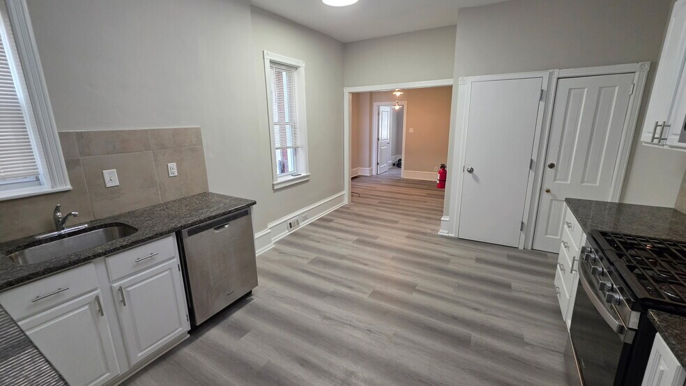 Building Photo - 637 N 32nd St