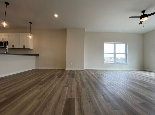 Building Photo - $2,275 | 3 Bedroom, 2.5 Bathroom Town Home | Pet Friendly | Sublease* | Available for August 1st,...