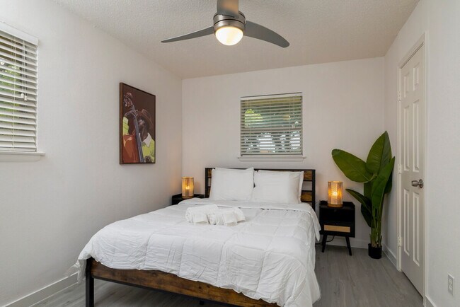 Building Photo - 420 Wilshire Dr