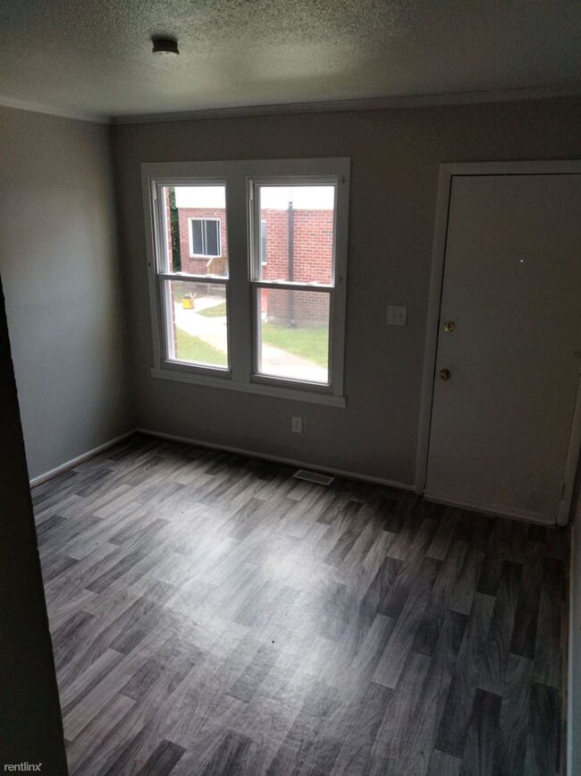 Building Photo - 4 br, 1.5 bath Townhome - 186 Westland St B
