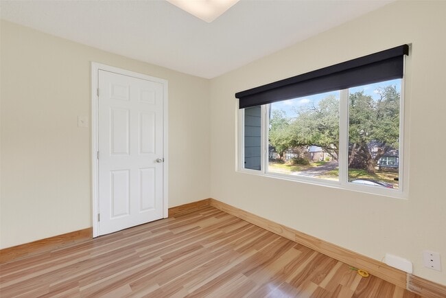 Building Photo - 16117 Singapore Ln