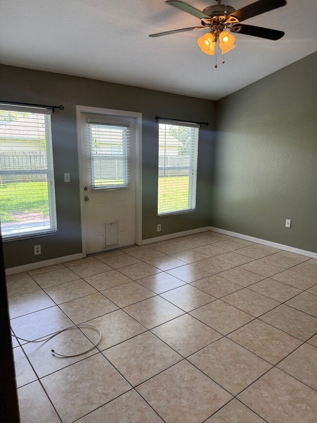 Building Photo - Central Lakeland 3bedroom 2 bath!