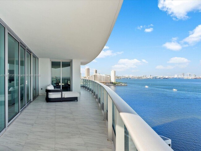 Building Photo - 1331 Brickell Bay Dr