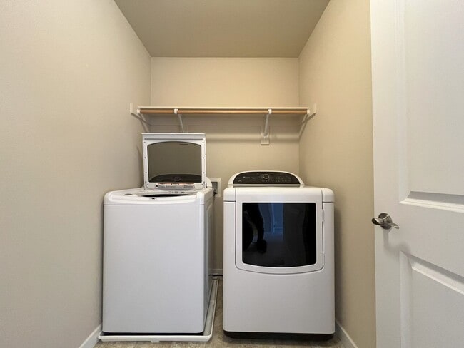Building Photo - Modern 4-Bedroom End Unit with Community A...