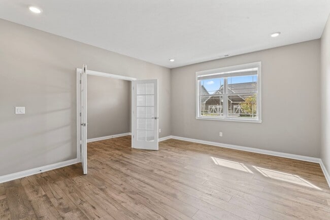 Building Photo - Fenced Yard, Zionsville Schools, Pet Friendly