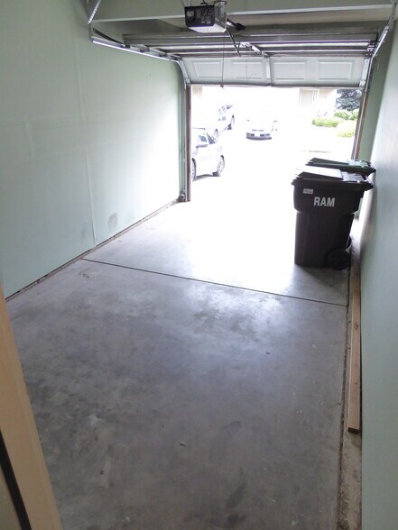 Building Photo - 1637 Westbridge Dr