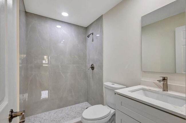 Building Photo - 2016 Avenue S